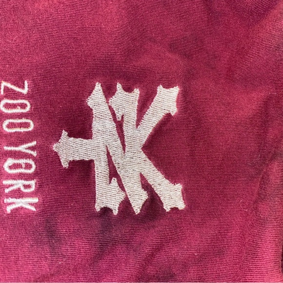 ๐ Zoo York Black and Pink Tie-Dye T-Shirt Featuring Elaborate Embroidery Size M - Picture 8 of 13